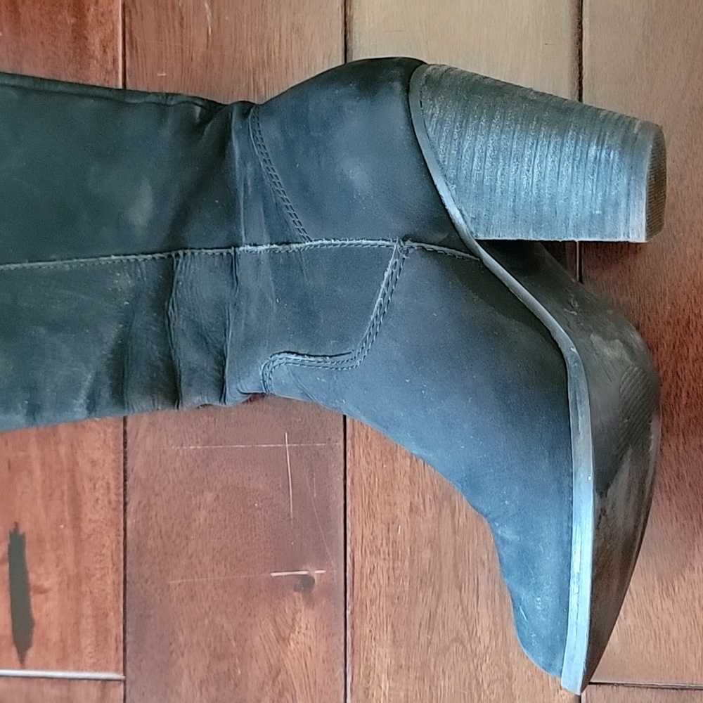 Boots - Picture 3 of 9